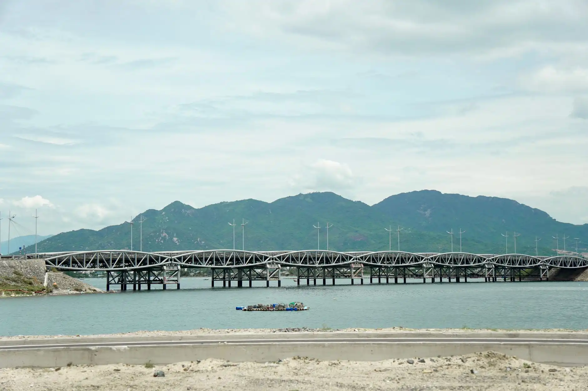 西北地区气象监测站与虫情监测设备的一体化部署方案