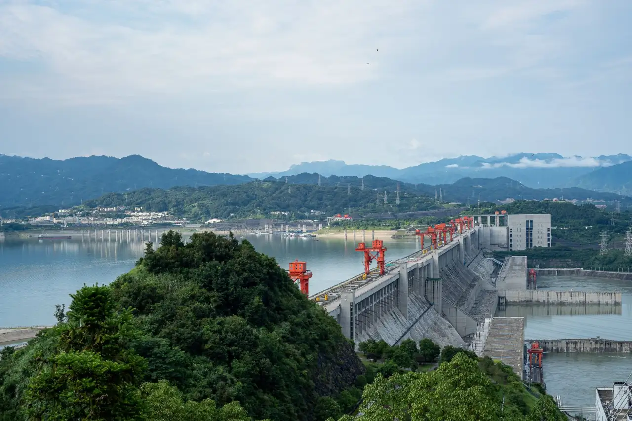 从墒情监测到自动灌溉：夜阑谣灌溉控制器在西北大田的应用解析